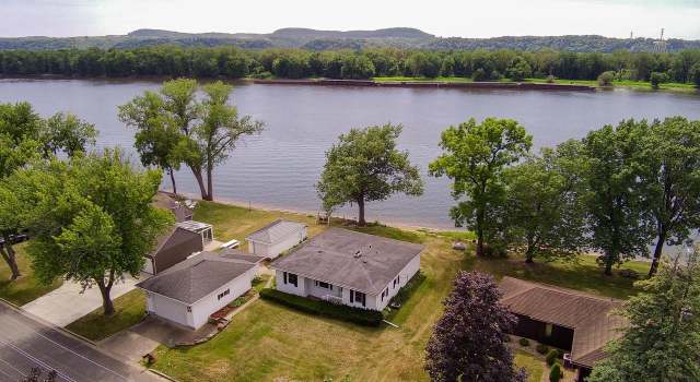 Photo of 610 W Front St, Cassville, WI 53806