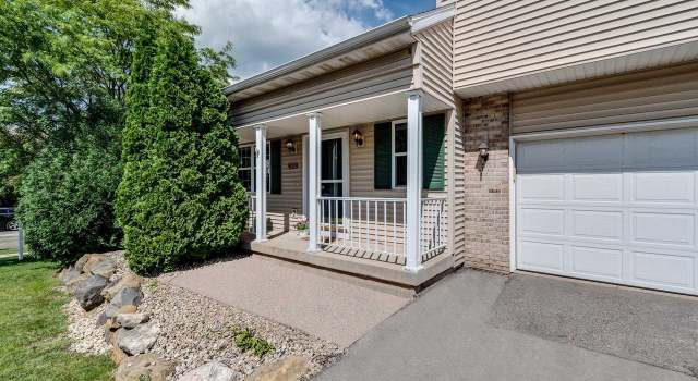 Photo of 929 Chandler Ln, Sun Prairie, WI 53590