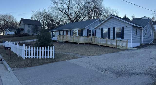Photo of 404 Pine St, Mineral Point, WI 53565