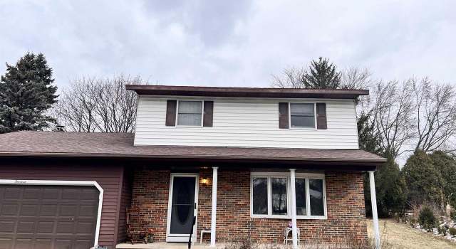 Photo of 14 Hollybrook Ct, Madison, WI 53716