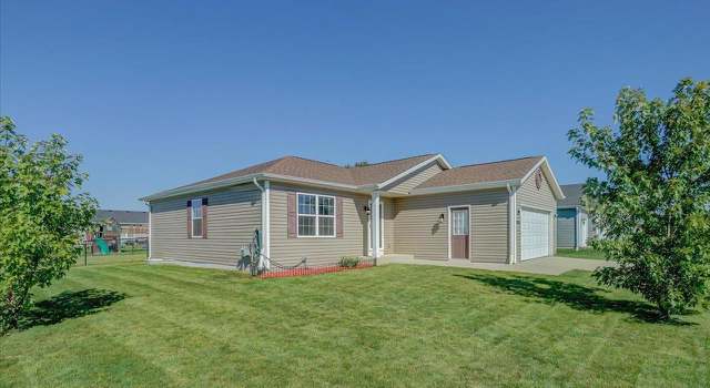 Photo of 1626 Prairie Knoll Dr, Janesville, WI 53546