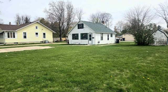 Photo of 2233 Adel St, Janesville, WI 53546