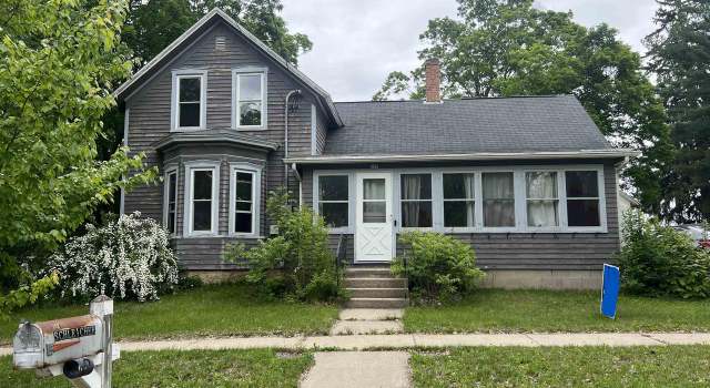 Photo of 237 S Lincoln St, Poynette, WI 53955