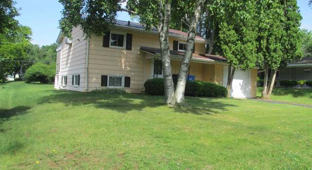 Photo of 721 Jacquelyn Dr, Baraboo, WI 53913