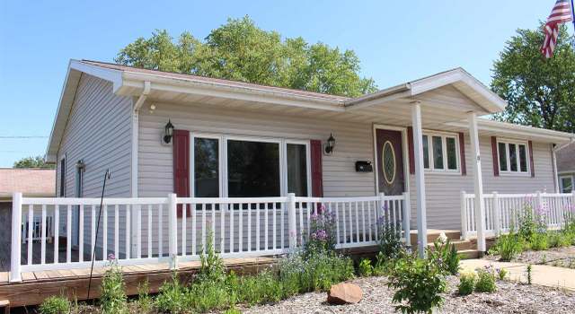 Photo of 805 Prairie St, Mauston, WI 53948