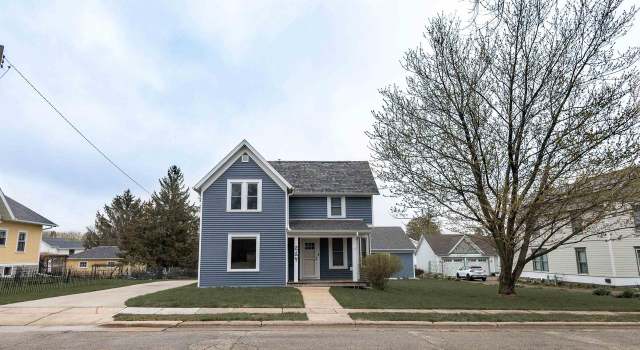 Photo of 214 W Clarence St, Dodgeville, WI 53533
