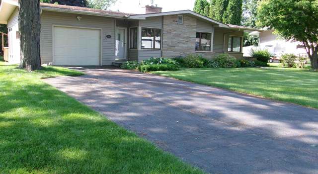 Photo of 116 Mohawk Dr, Beaver Dam, WI 53916