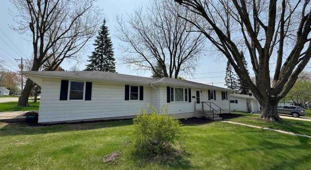 Photo of 820 21st St, Monroe, WI 53566