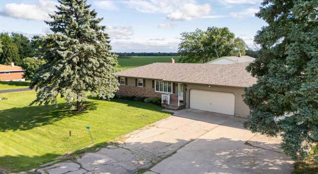 Photo of 6725 Prairie View Dr, Sun Prairie, WI 53590
