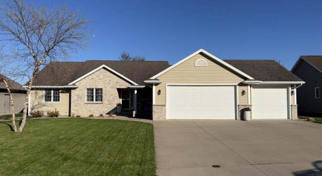 Photo of 1923 Creek Side Dr, Neenah, WI 54956