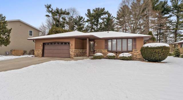 Photo of 1526 Knoll Crest Dr, Sheboygan, WI 53081