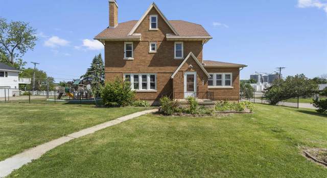 Photo of 302 W Center St, South Wayne, WI 53587