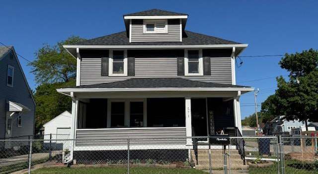 Photo of 571 N Palm St, Janesville, WI 53548