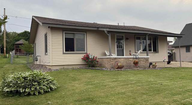 Photo of 1008 N Main St, Dodgeville, WI 53533