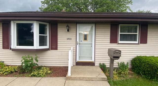 Photo of 1711 Greenwich Ln, Janesville, WI 53545