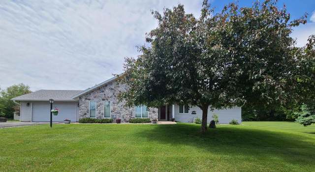 Photo of N6923 Donlin Dr, Pardeeville, WI 53954