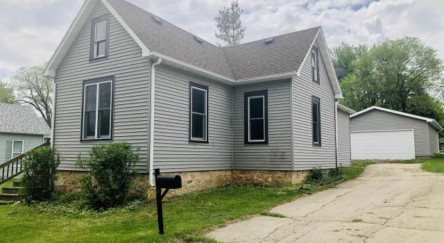 Photo of 325 W Clarence St, Dodgeville, WI 53533