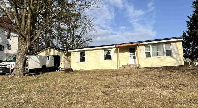 Photo of 665 S Court St, Platteville, WI 53818
