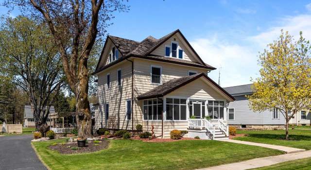 Photo of 61 N Grand St, Markesan, WI 53946