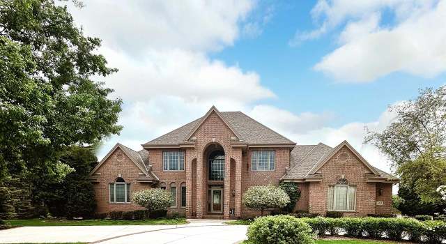 Photo of 3455 Horseshoe Bend Ct, Brookfield, WI 53045