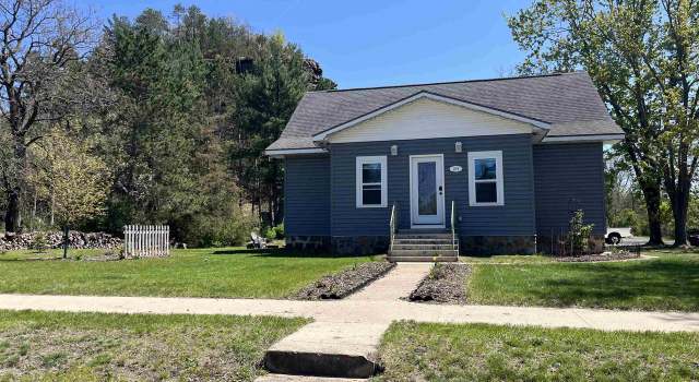 Photo of 105 Castle St, Camp Douglas, WI 54618