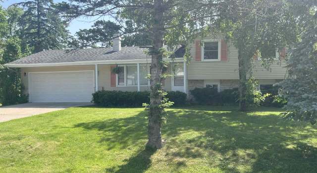Photo of 510 Hawthorne Dr, Omro, WI 54963