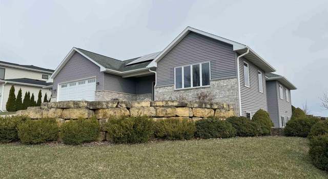 Photo of 1704 Three Woods Dr, Mount Horeb, WI 53572