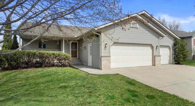 Photo of 227 Chateau Dr, Cottage Grove, WI 53527