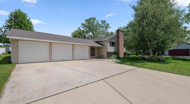 Photo of 358 Meadow Ln, Juneau, WI 53039