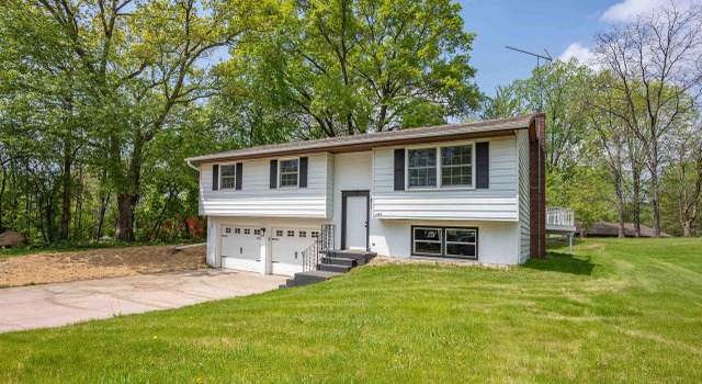 Photo of 1725 Algonquin Dr, Baraboo, WI 53913