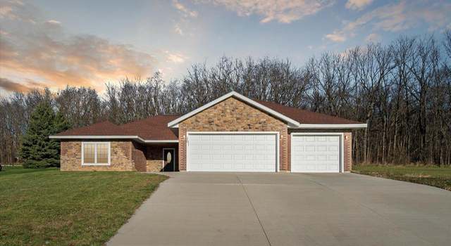 Photo of 228 Clover Ln, Janesville, WI 53548