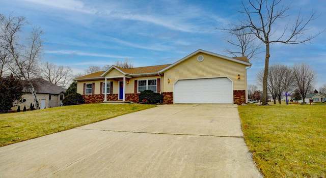 Photo of 1053 Amberson Dr, Sun Prairie, WI 53590