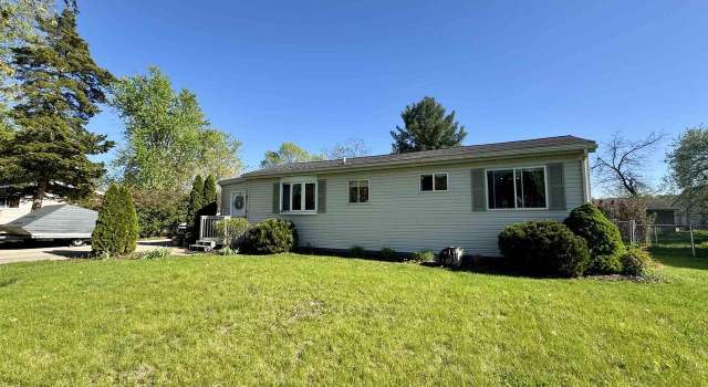 Photo of 613 W Hudson St, Mazomanie, WI 53560