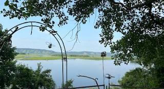 Photo of 1936 Great River Rd #11, Lansing, IA 52151