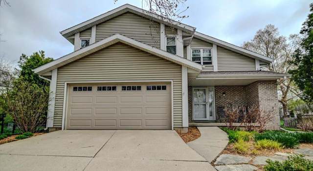 Photo of 9 Dorchester Cir, Madison, WI 53719
