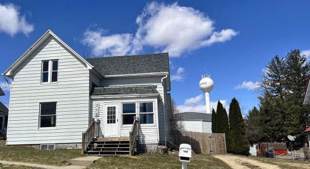 Photo of 302 W Farwell St, Ridgeway, WI 53582