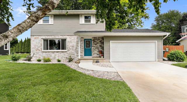 Photo of 1075 Tara Dr, Sun Prairie, WI 53590