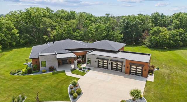 Photo of 1258 Cherry Ridge Ct, Dubuque, IA 52003
