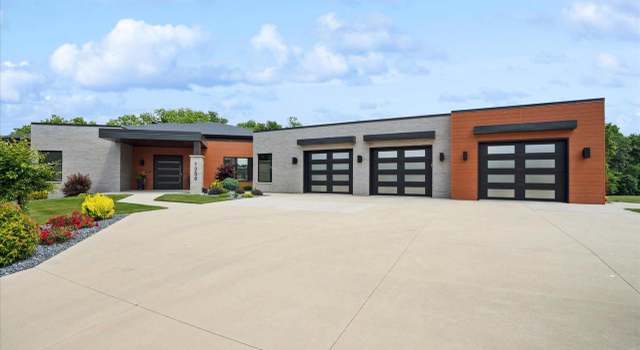Photo of 1258 Cherry Ridge Ct, Dubuque, IA 52003