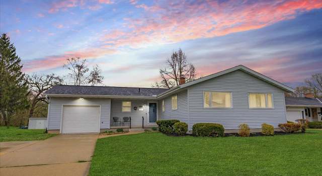 Photo of 819 Laura St, Sun Prairie, WI 53590