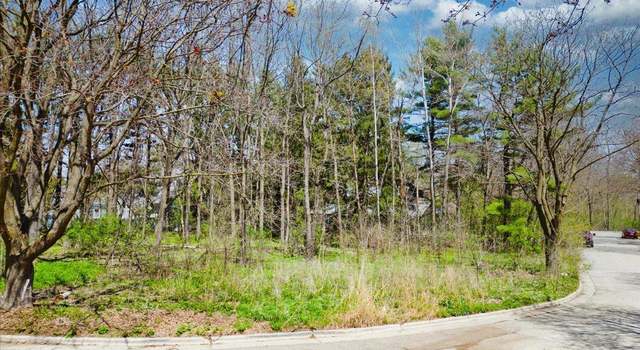 Photo of 10 Larch Cir, Madison, WI 53705