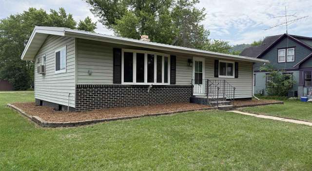 Photo of 105 S 4th St, Avoca, WI 53506
