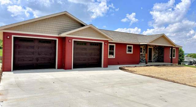 Photo of 38069 Red Cedar Cir, Prairie Du Chien, WI 53821