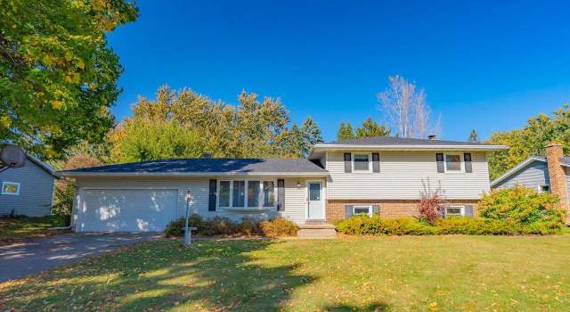 Photo of 430 Robert Dr, Sun Prairie, WI 53590