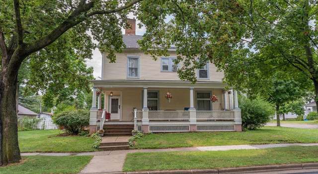 Photo of 821 Oak St, Baraboo, WI 53913