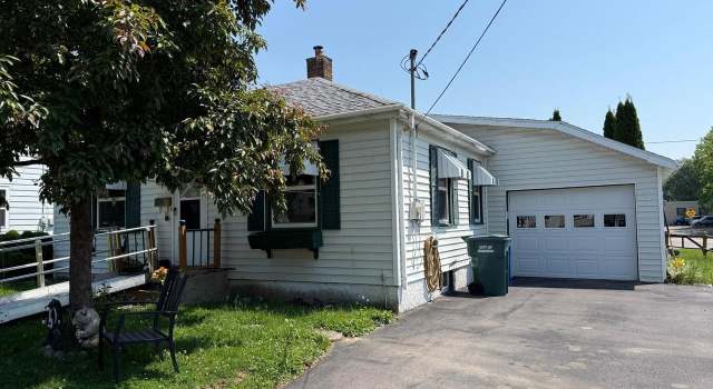 Photo of 202 Badger Dr, Baraboo, WI 53913