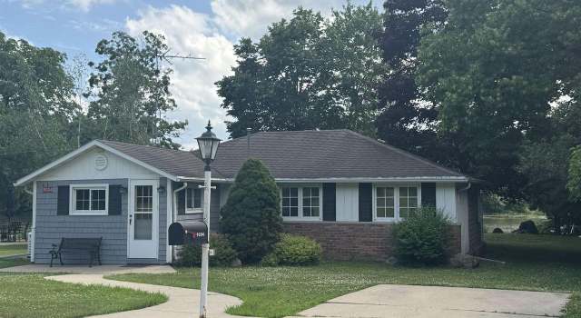 Photo of 9004 N Rock River Dr, Edgerton, WI 53534