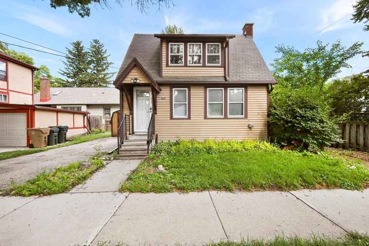 Photo of 1009 Whittier St Madison, WI 53715