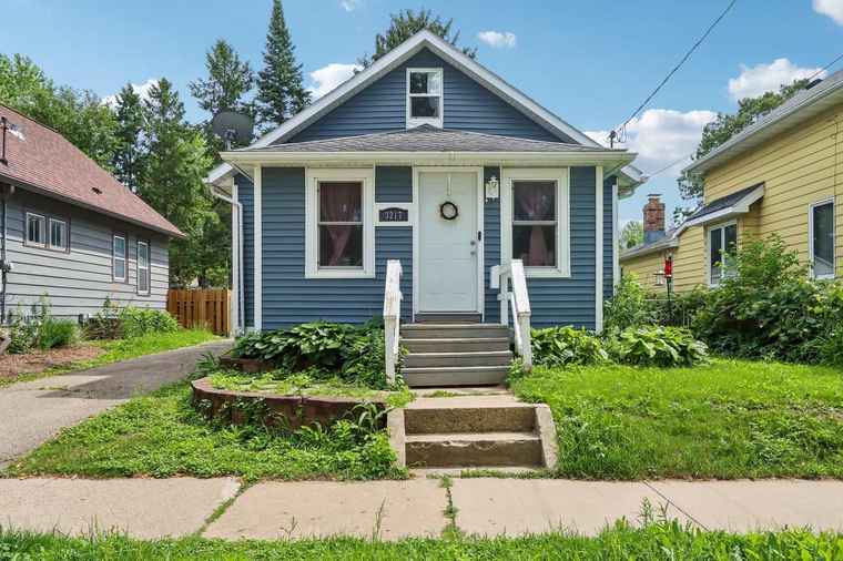 Photo of 3217 Thorp St Madison, WI 53714
