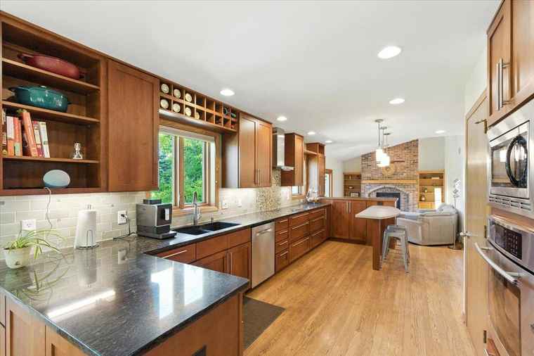 Photo of 26 Maple Valley Ct Madison, WI 53719